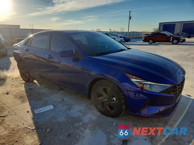 Czwarte zdjęcie samochodu z boku: 2022 HYUNDAI ELANTRA SEL VIN:5NPLS4AG3NH068474 - miniatura