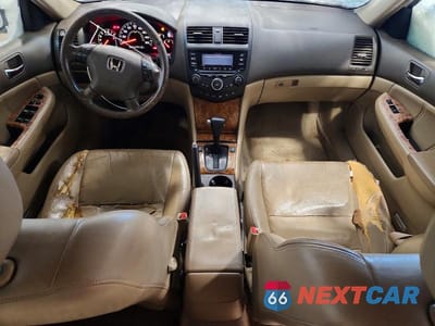 Zdjęcie 8 z 11 samochodu: 2004 HONDA ACCORD EX VIN:JHMCM56824C035136 - miniatura
