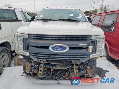 Piąte zdjęcie samochodu w środku: 2019 FORD F350 XL SRW 4WD 6.2L V8 VIN:1FD8X3B62KEG53805 - miniatura