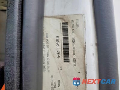 Zdjęcie 10 z 10 samochodu: 2016 VOLVO VN VNL VIN:4V4N39TG1GN965588 - miniatura