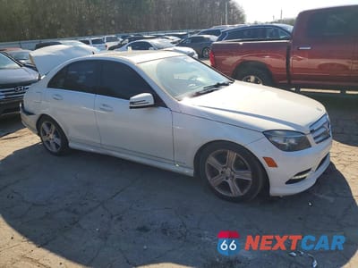Czwarte zdjęcie samochodu z boku: 2011 MERCEDES-BENZ C 300 VIN:WDDGF5EBXBA448480 - miniatura