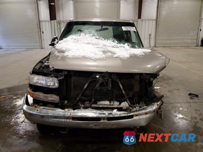 Piąte zdjęcie samochodu w środku: 2001 CHEVROLET SILVERADO K1500 VIN:1GCEK14V71E193344 - miniatura