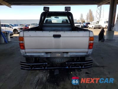 Zdjęcie 6 z 11 samochodu: 1988 TOYOTA PICKUP BASE VIN:JT4RN63A1J0226887 - miniatura