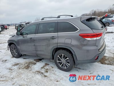 Drugie zdjęcie samochodu z przodu: 2018 TOYOTA HIGHLANDER VIN:5TDJZRFH1JS899171 - miniatura