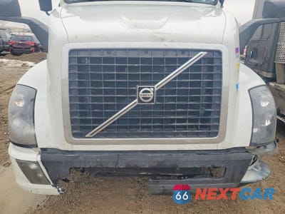 Zdjęcie 7 z 10 samochodu: 2016 VOLVO VN VNL VIN:4V4NC9EH2GN962494 - miniatura