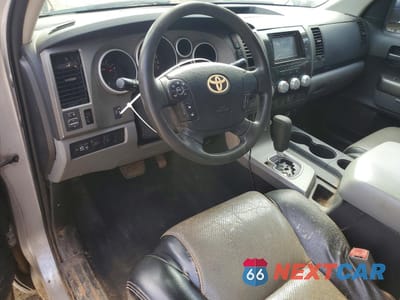 Zdjęcie 8 z 13 samochodu: 2012 TOYOTA TUNDRA GRADE VIN:5TFDW5F12CX212083 - miniatura