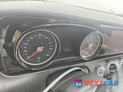 Zdjęcie 9 z 12 samochodu: 2017 MERCEDES-BENZ E 300 4MATIC VIN:WDDZF4KB9HA118863 - miniatura