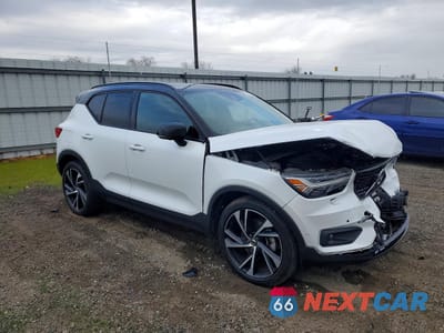 Czwarte zdjęcie samochodu z boku: 2019 VOLVO XC40 T5 R-DESIGN VIN:YV4162UM9K2150611 - miniatura