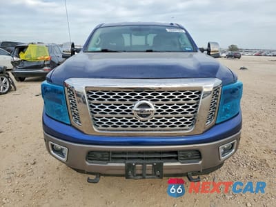 Piąte zdjęcie samochodu w środku: 2016 NISSAN TITAN XD PLATINUM RESERVE VIN:1N6BA1F4XGN506578 - miniatura