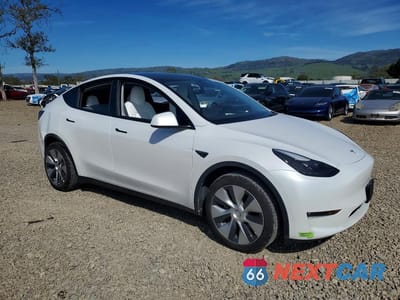 Czwarte zdjęcie samochodu z boku: 2023 TESLA MODEL Y VIN:7SAYGDEE3PF670991 - miniatura