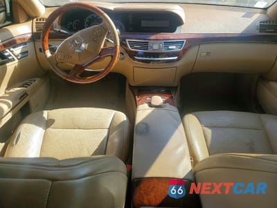 Zdjęcie 8 z 12 samochodu: 2010 MERCEDES-BENZ S 550 4MATIC VIN:WDDNG8GB7AA339735 - miniatura