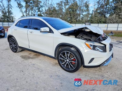 Czwarte zdjęcie samochodu z boku: 2015 MERCEDES-BENZ GLA 250 VIN:WDCTG4EB3FJ109088 - miniatura