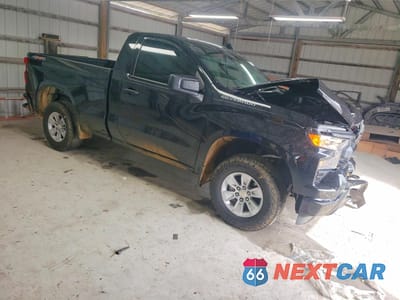 Czwarte zdjęcie samochodu z boku: 2025 CHEVROLET SILVERADO K1500 VIN:3GCNKAEK0SG240163 - miniatura