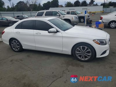 Czwarte zdjęcie samochodu z boku: 2018 MERCEDES-BENZ C 300 VIN:55SWF4JB9JU258583 - miniatura
