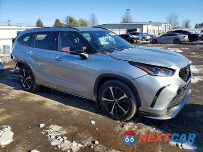 Czwarte zdjęcie samochodu z boku: 2021 TOYOTA HIGHLANDER XSE VIN:5TDLZRBHXMS099746 - miniatura