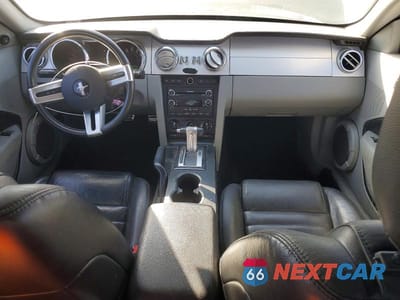 Zdjęcie 8 z 12 samochodu: 2008 FORD MUSTANG VIN:1ZVHT80N385129351 - miniatura