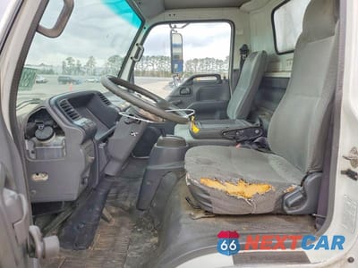 Zdjęcie 7 z 13 samochodu: 2004 ISUZU NPR BOX TRUCK VIN:JALB4B14847002312 - miniatura
