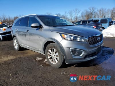 Czwarte zdjęcie samochodu z boku: 2018 KIA SORENTO LX VIN:5XYPGDA36JG426796 - miniatura
