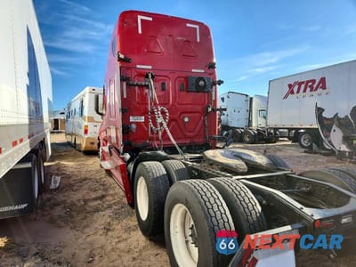 Trzecie zdjęcie samochodu z tyłu: 2021 FREIGHTLINER CASCADIA 126 SEMI TRUCK VIN:3AKJHHDR9MSMG7953 - miniatura