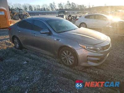 Czwarte zdjęcie samochodu z boku: 2018 KIA OPTIMA EX VIN:5XXGU4L30JG180578 - miniatura