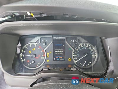 Zdjęcie 9 z 11 samochodu: 2024 TOYOTA TUNDRA CREWMAX SR VIN:5TFLA5DB5RX204591 - miniatura