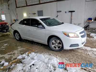 Czwarte zdjęcie samochodu z boku: 2014 CHEVROLET MALIBU LS VIN:1G11B5SL3EF144836 - miniatura