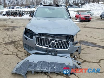 Piąte zdjęcie samochodu w środku: 2020 VOLVO XC90 T6 MOMENTUM VIN:YV4A22PK9L1593645 - miniatura