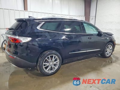 Trzecie zdjęcie samochodu z tyłu: 2022 BUICK ENCLAVE ESSENCE VIN:5GAEVAKWXNJ117327 - miniatura