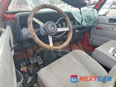 Zdjęcie 8 z 12 samochodu: 1993 JEEP WRANGLER / YJ S VIN:1J4FY19P6PP206492 - miniatura