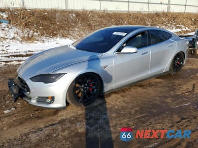 2015 TESLA MODEL S 5YJSA1E4XFF116419 - główne zdjęcie licytacji z USA - miniatura