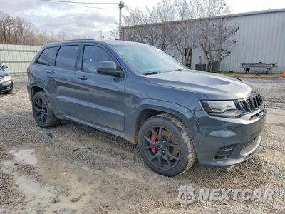 Czwarte zdjęcie samochodu z boku: 2017 JEEP GRAND CHEROKEE SRT-8 VIN:1C4RJFDJ5HC713335 - miniatura