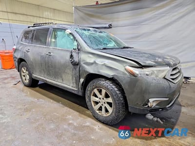 Czwarte zdjęcie samochodu z boku: 2012 TOYOTA HIGHLANDER BASE VIN:5TDBK3EH6CS174465 - miniatura