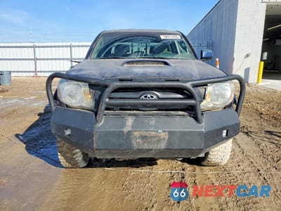 Piąte zdjęcie samochodu w środku: 2005 TOYOTA TACOMA V6 VIN:5TELU42NX5Z006171 - miniatura