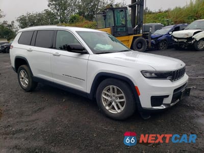 Czwarte zdjęcie samochodu z boku: 2023 JEEP GRAND CHEROKEE L LAREDO VIN:1C4RJKAGXP8865842 - miniatura