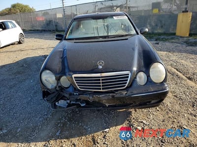 Piąte zdjęcie samochodu w środku: 2000 MERCEDES-BENZ E 320 VIN:WDBJF65J1YB100825 - miniatura