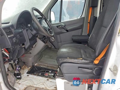 Zdjęcie 7 z 13 samochodu: 2014 MERCEDES BENZ SPRINTER 2500 DELIVERY VAN VIN:WD3PE8DE1E5828678 - miniatura