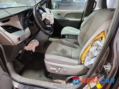 Zdjęcie 7 z 12 samochodu: 2015 TOYOTA SIENNA LE 8-PASSENGER VIN:5TDKK3DC2FS687917 - miniatura