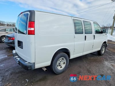 Trzecie zdjęcie samochodu z tyłu: 2020 CHEVROLET EXPRESS G2500 UTILITY / SERVICE VAN VIN:1GCWGAFG3L1261895 - miniatura