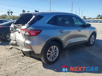 Trzecie zdjęcie samochodu z tyłu: 2021 FORD ESCAPE SE VIN:1FMCU0G60MUA12333 - miniatura