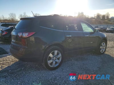 Trzecie zdjęcie samochodu z tyłu: 2017 CHEVROLET TRAVERSE LT VIN:1GNKRGKD6HJ318385 - miniatura