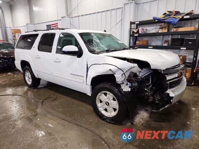 Czwarte zdjęcie samochodu z boku: 2013 CHEVROLET SUBURBAN K1500 LT VIN:1GNSKJE73DR123878 - miniatura