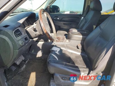 Zdjęcie 7 z 12 samochodu: 2013 GMC YUKON DENALI VIN:1GKS2EEFXDR249506 - miniatura