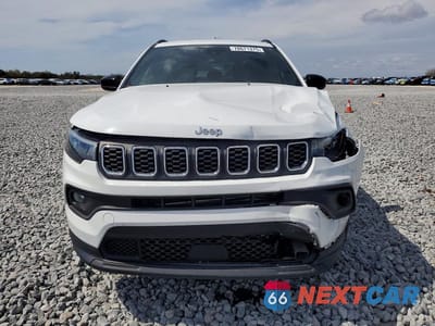 Piąte zdjęcie samochodu w środku: 2025 JEEP COMPASS LATITUDE VIN:3C4NJDBN9ST526930 - miniatura