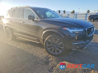 Czwarte zdjęcie samochodu z boku: 2018 VOLVO XC90 T6 VIN:YV4A22PK2J1368996 - miniatura