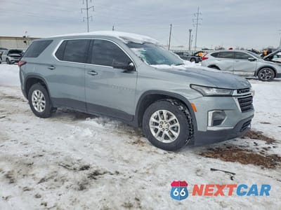 Czwarte zdjęcie samochodu z boku: 2023 CHEVROLET TRAVERSE LS VIN:1GNERFKW3PJ117552 - miniatura