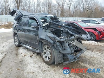 Czwarte zdjęcie samochodu z boku: 2022 JEEP WAGONEER SERIES II VIN:1C4SJVBT0NS182692 - miniatura