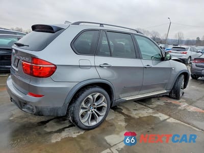 Trzecie zdjęcie samochodu z tyłu: 2011 BMW X5 XDRIVE50I VIN:5UXZV8C58BL420569 - miniatura
