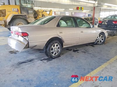 Trzecie zdjęcie samochodu z tyłu: 1998 TOYOTA CAMRY XLE V6 VIN:4T1BF28K1WU069169 - miniatura