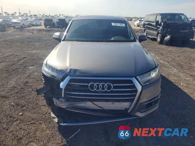 Piąte zdjęcie samochodu w środku: 2017 AUDI Q7 PREMIUM PLUS VIN:WA1LAAF76HD047133 - miniatura