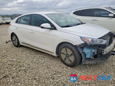 Czwarte zdjęcie samochodu z boku: 2020 HYUNDAI IONIQ SE VIN:KMHC75LC6LU235524 - miniatura